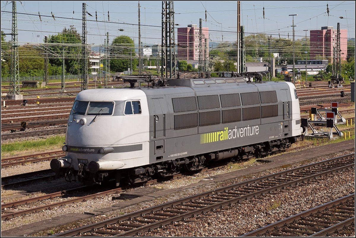 Die besondere 103 in Basel badischer Bahnhof. 103 222 ist zwar nicht besonders hübsch lackiert, war/ist aber die schnellste deutsche Lok, Triebköpfe mal ausgeschlossen. April 2018.
