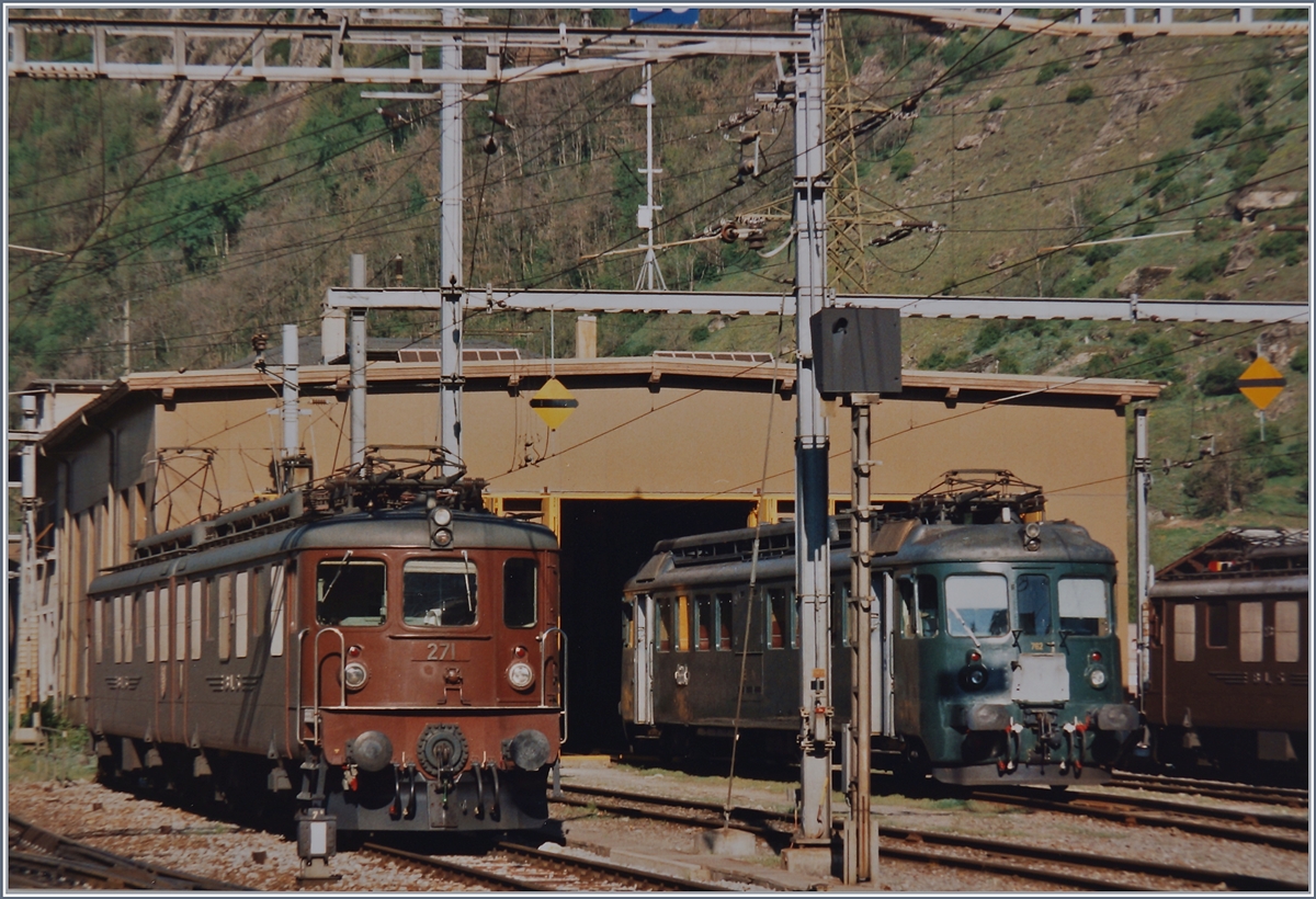 Die BLS Ae 8/8 271 und der Be 4/4 762 vor dem Depot der BLS.
Das Analogbild stammt aus dem Jahre 1995