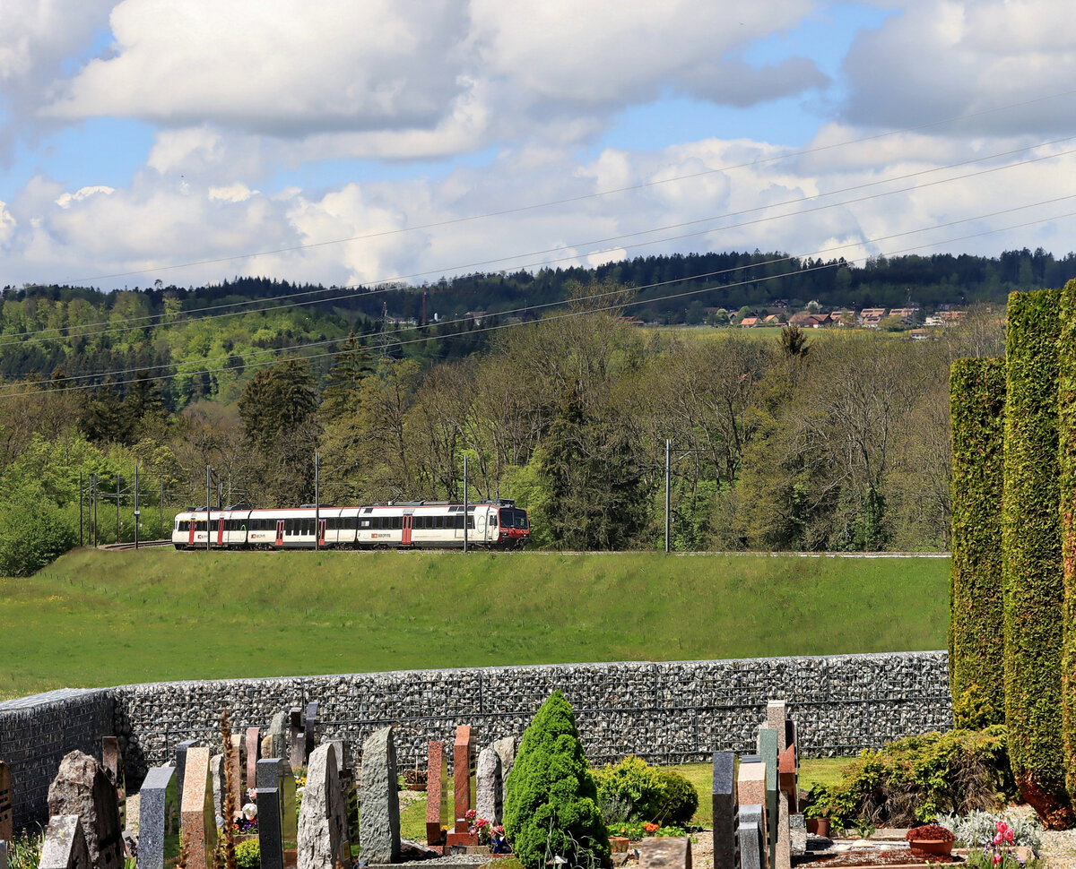 Die Broyetallinie: Ein NPZ-Domino im Aufstieg zum Dorf Palézieux Village. 20.Mai 2021 