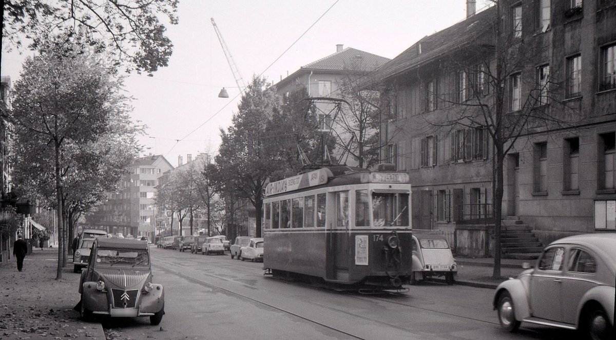 Die ehemalige Tramlinie 1 (Betriebseinstellung 11.Oktober 1965): Wagen 174 zwischen Bremgartenfriedhof und Insel. Sp�tsommer 1965 