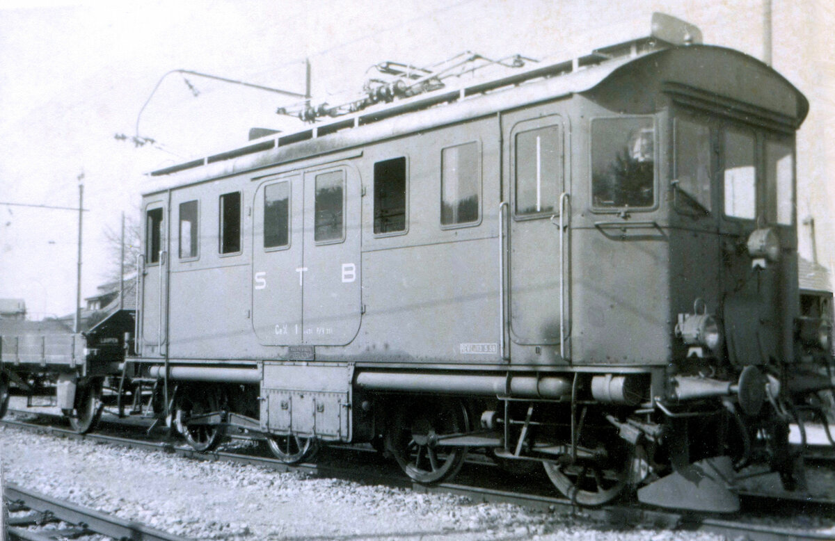 Die ehemalige Versuchslok und spätere Ce 4/4 1 der Sensetalbahn in Laupen, 21.Mai 1963. 