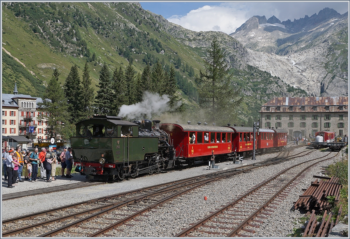 Die HG 4/4 704 erreicht mit ihrem Extrazug Gletsch.

31. Aug. 2019