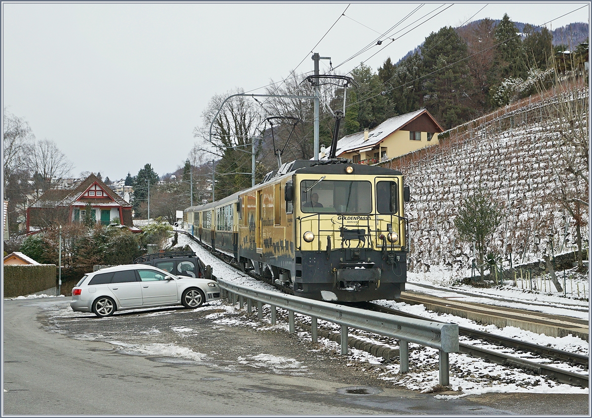Die MOB GDe 4/4 6003 fährt mit MOB GoldenPass Classic nach Montreux in Plachamp durch. 

29. Dez. 2017 