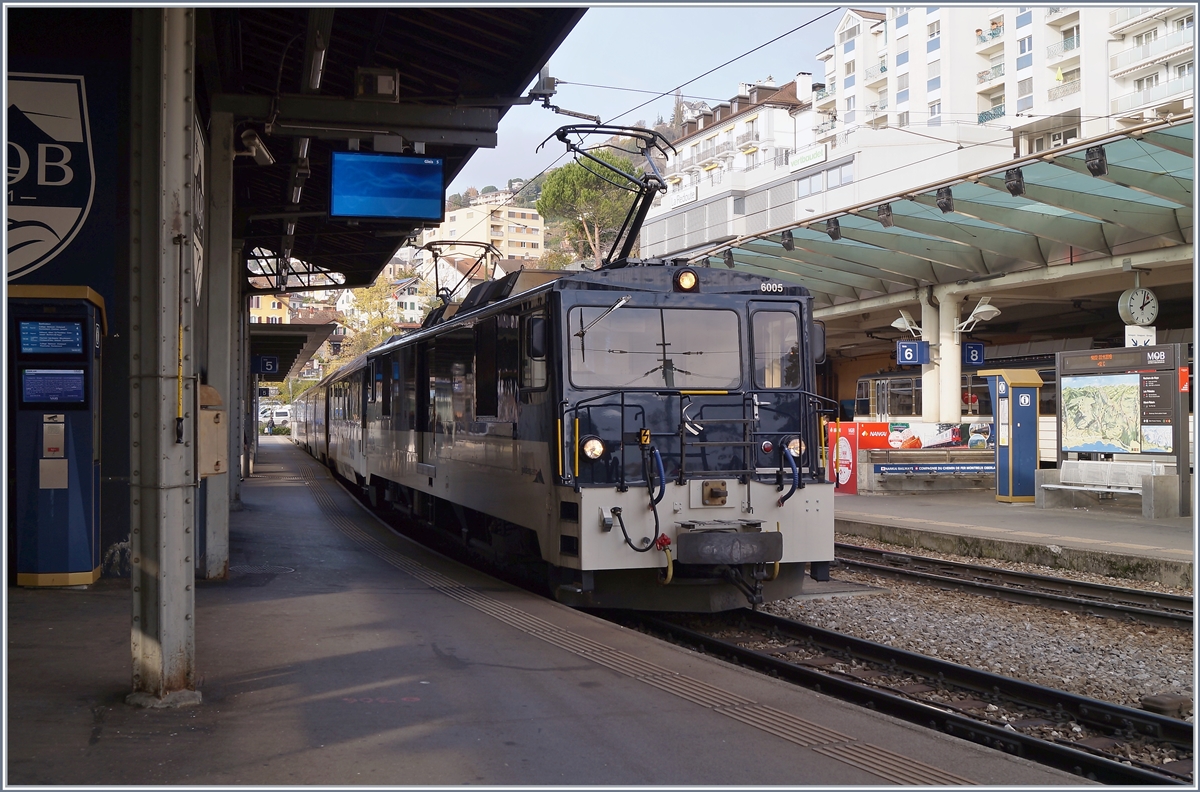 Die neu gestaltete, aber weiterhin über Mittelpuffer verfügende MOB GDe 4/4 6005 in Montreux.

22. November 2019