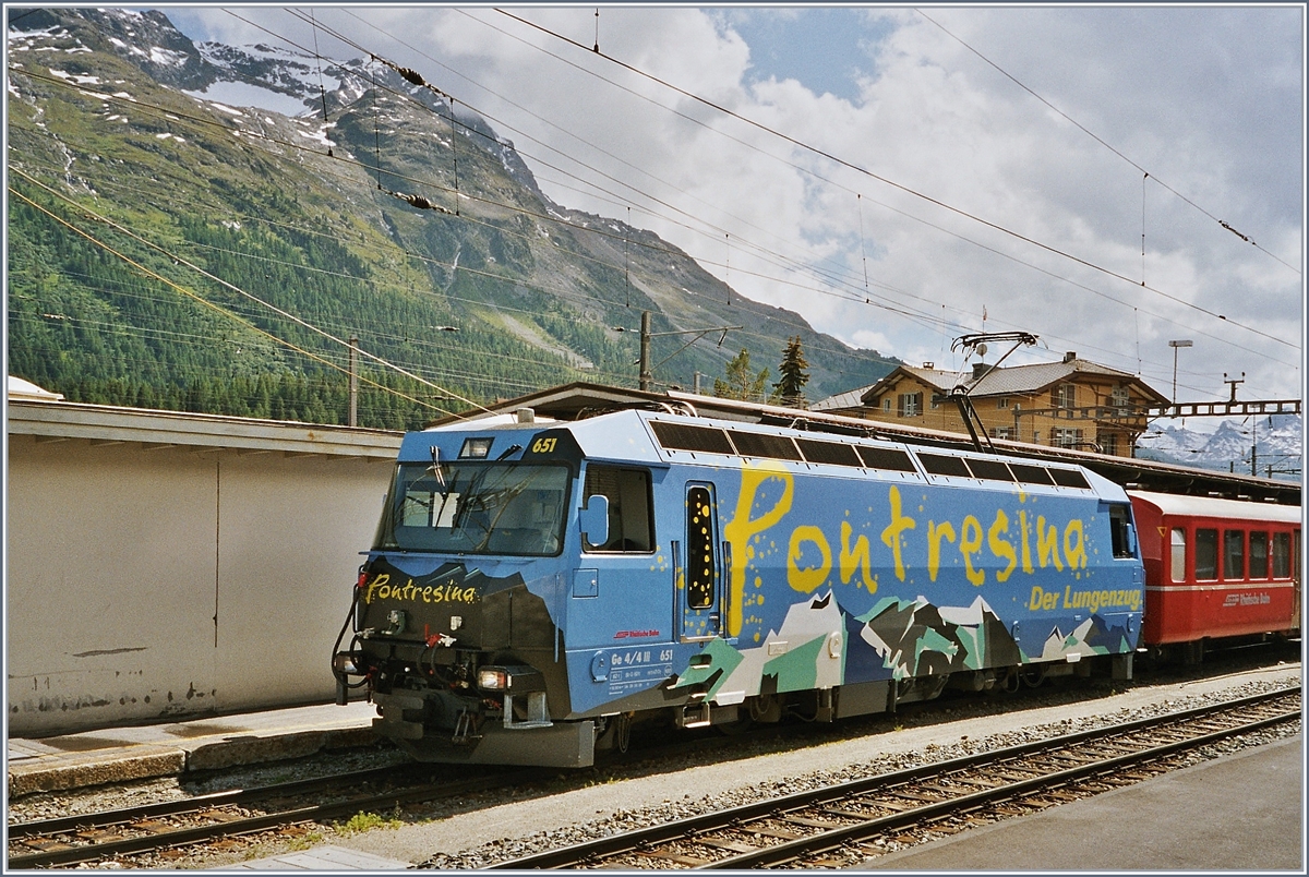 Die RhB Ge 4/4 III 651 wirbt in St.Morizt für Pontresina. 

8. Juli 2004