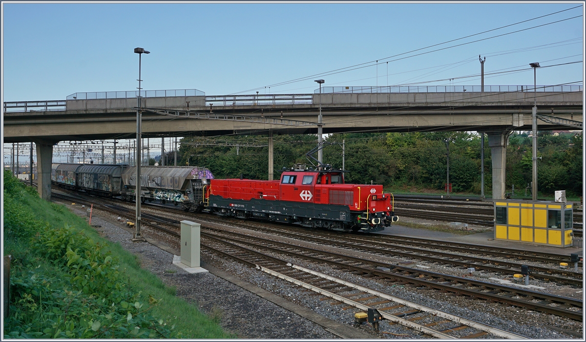 Die SBB Aem 940 haben nun auch in Lausanne Triage die Ee 6/6 abgelöst; im Bild die Aem 91 85 4 940 006-0. 

2. Sept. 2020