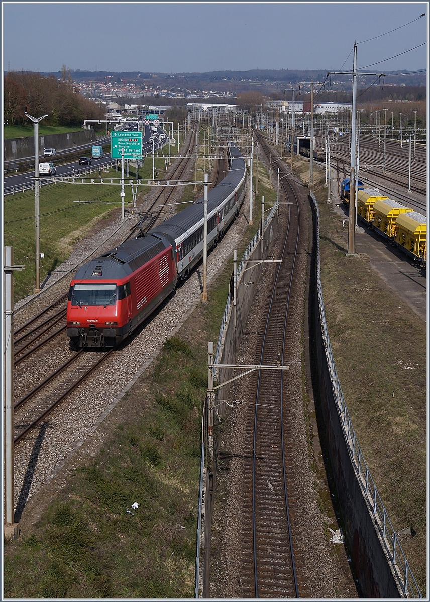 Die SBB Re 460 033-6 im einen IR90 nach Genève bei Lonay-Préveranges.

2. April 2019