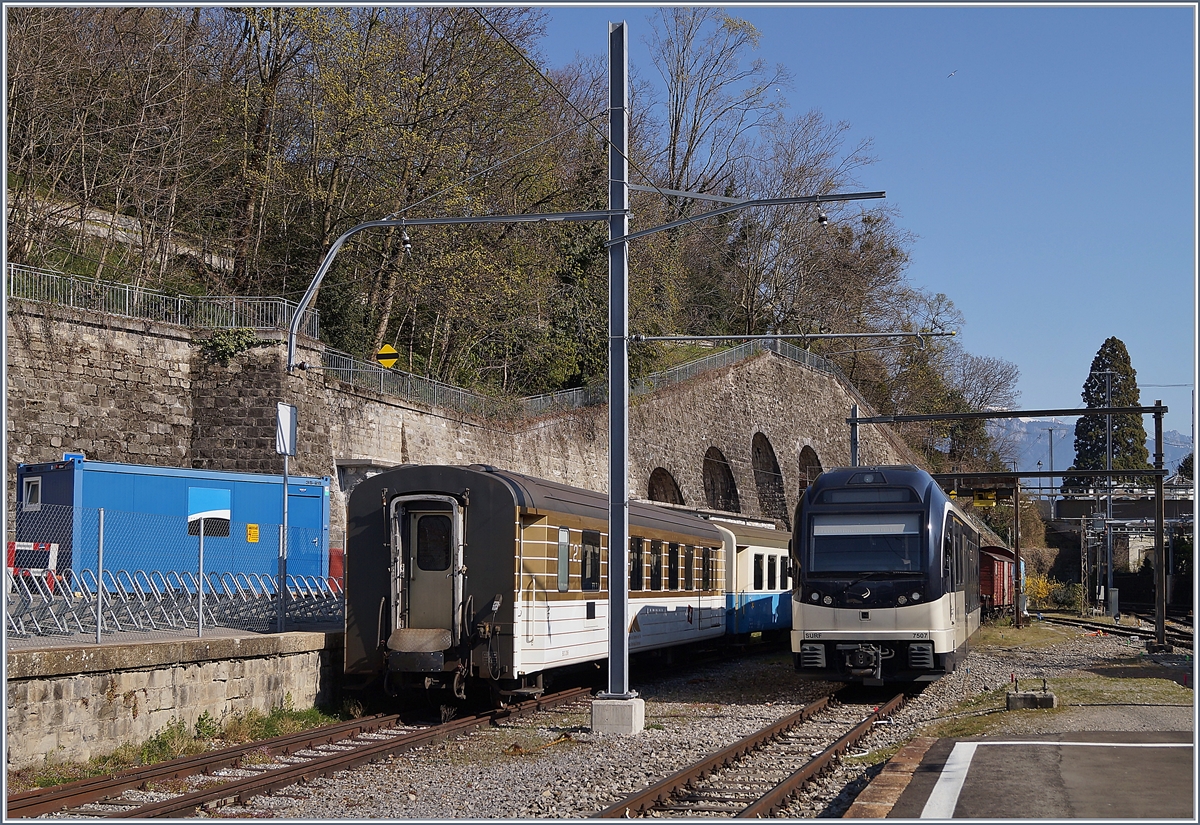 Die zwei zwischen MVR ABeh 2/6 abgestellten MOB Wagen in Vevey erwartet wohl keine goldene Zukunft...

1. April 2020