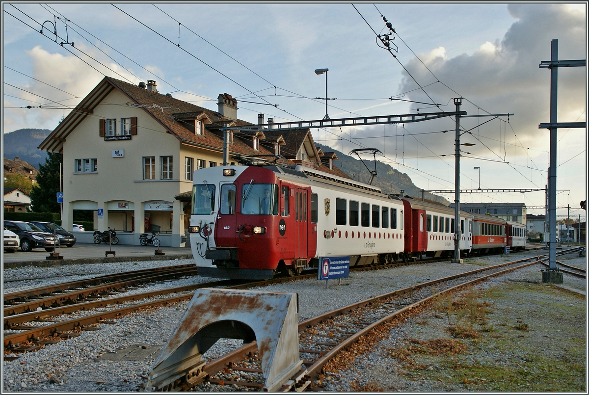 Durch die Einstellung der CEV Strecke Ch�tel St-Denis - St-L�gier wurde der Bahnhof Ch�tel zum Kopfbahnhof, so dass die TPF Z�ge von Pal�zieux nach Bulle in Ch�tel St-Denis die Fahrtrichtung wechseln m�ssen. 
Nun bestehen Pl�ne, in Ch�tel einen neuen Durchgangsbahnhof zu errichten und das gewonnene Terrain des alten Bahnhofs f�r Immobilen zu nutzen. 
30. Okt. 2013