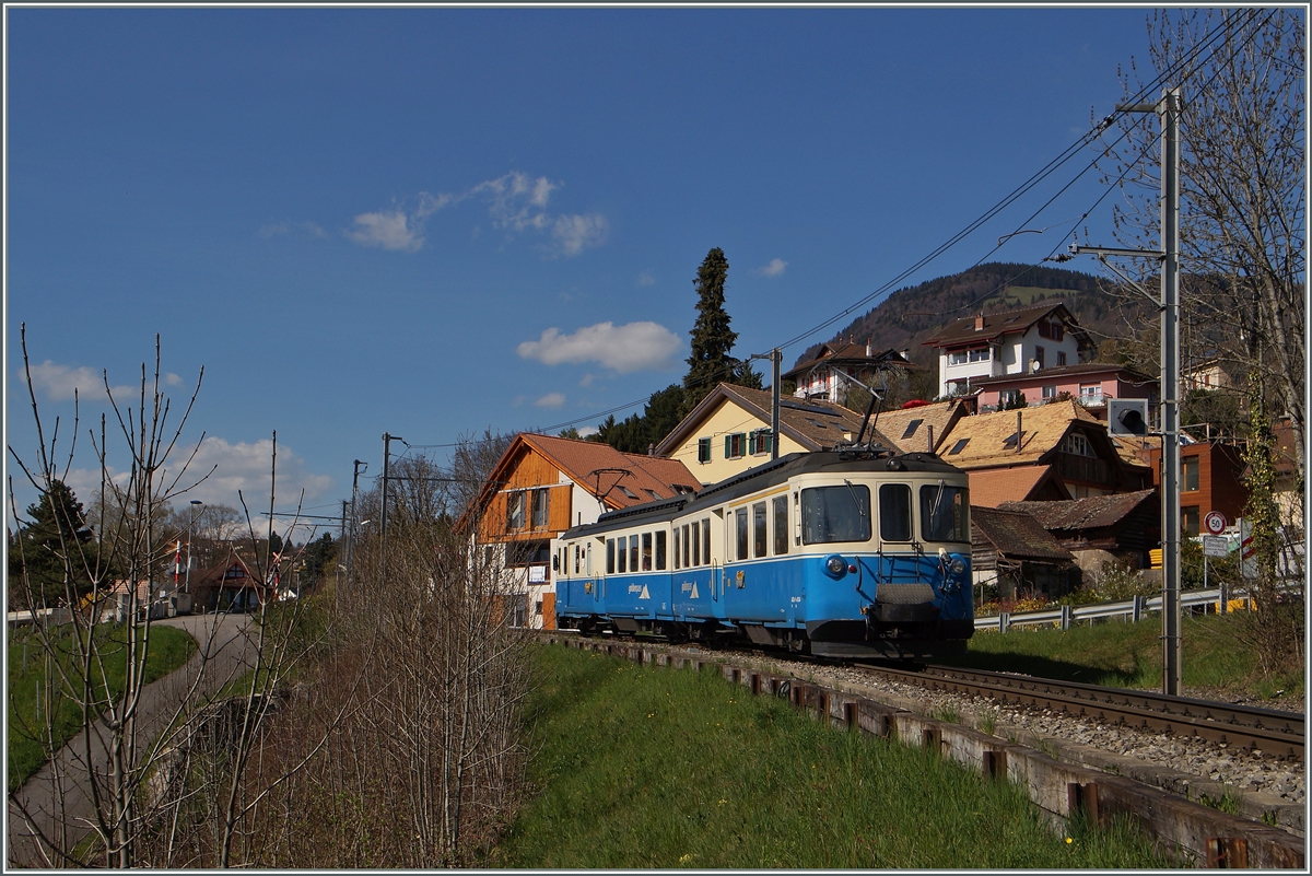 Ein ABDe 8/8 im Regionalzugeinsatz Montreux - Fontanivent bei Les Planches. 
13. April 2015