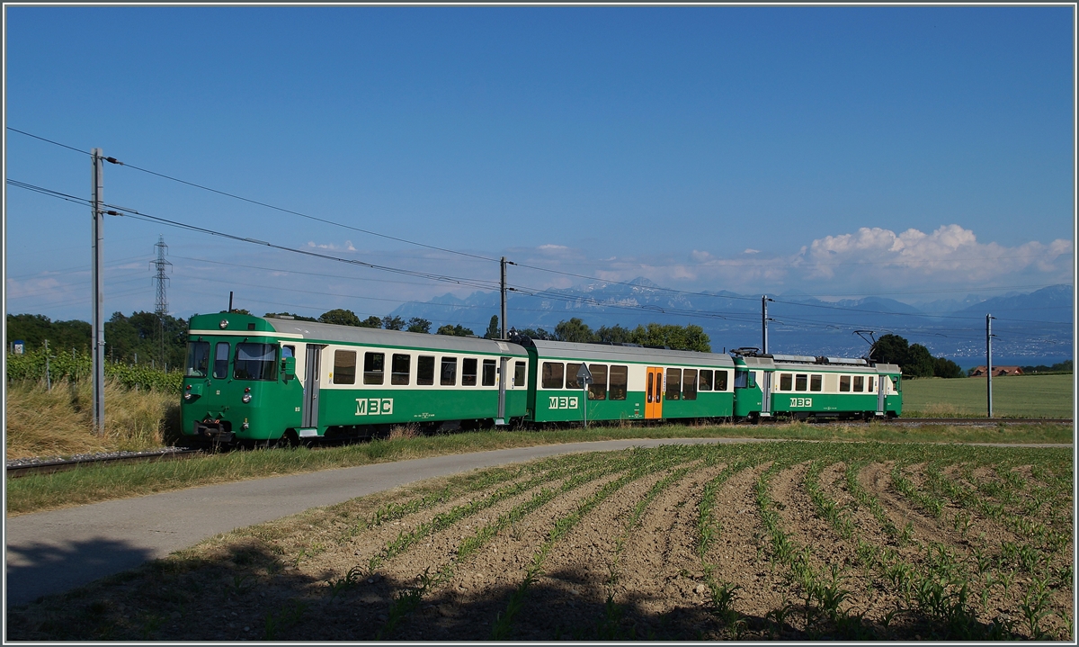Ein BAM Regionlazug erreicht in Kürze die Haltestelle Vuffelns le Château.
16. Juni 2014