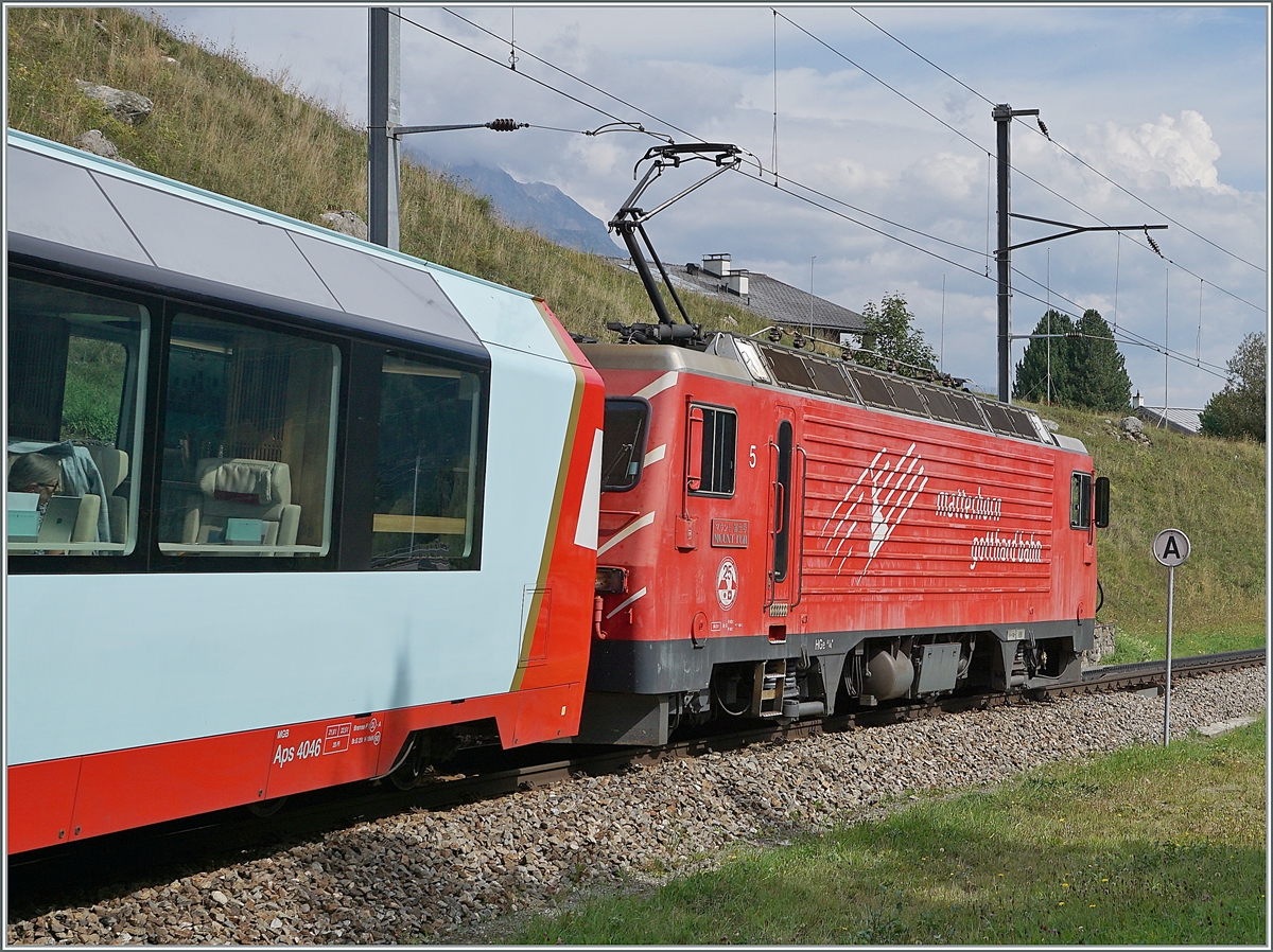 Ein Blick in den komfortablen Glacier Express Aps 4046 Premium Class Wagen auf seiner Fahrt von Zermatt nach St. Moritz kurz vor Disentis.

16. Sept. 2020