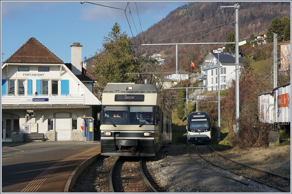 Ein CEV MVR GTW Be 2/6 unterwegs nach Soncier und ein abgestellter  Alpina ABe 4/4 / Be 4/4 in Fontanivent.
27. Dez. 2016