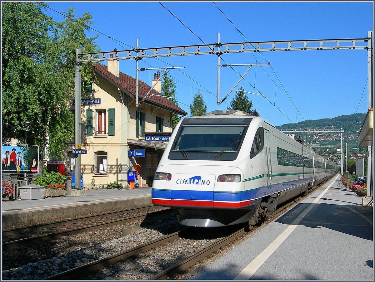 Ein CIS ETR 470 von Genève nach Venezia auf der Durchfahrt in La Tour de Peilz.
15. August 2006