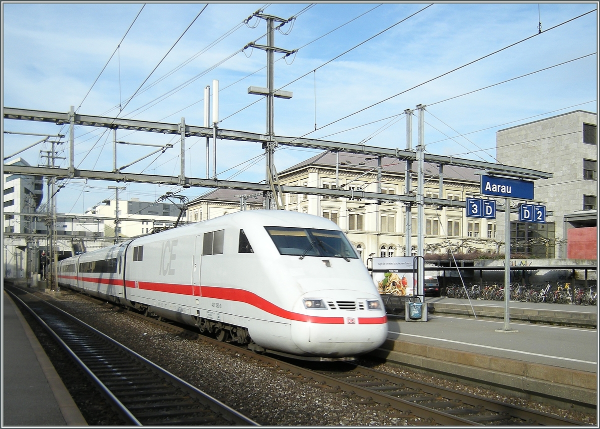 Ein DB ICE mit dem führenden Triebkopf 401 583-0 bei der Durchfahrt in Aarau. 
19. März 2008