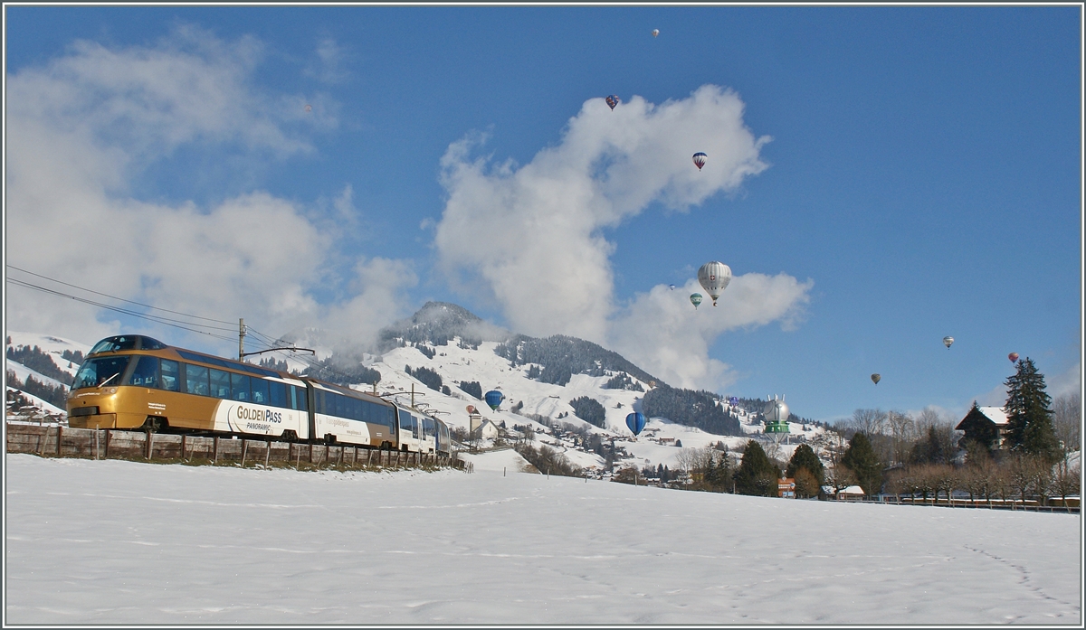 Ein GoldenPass Parnoramic Express während des Balonfestivals bei Châteu d'Oex. 
28. Jan. 2013
