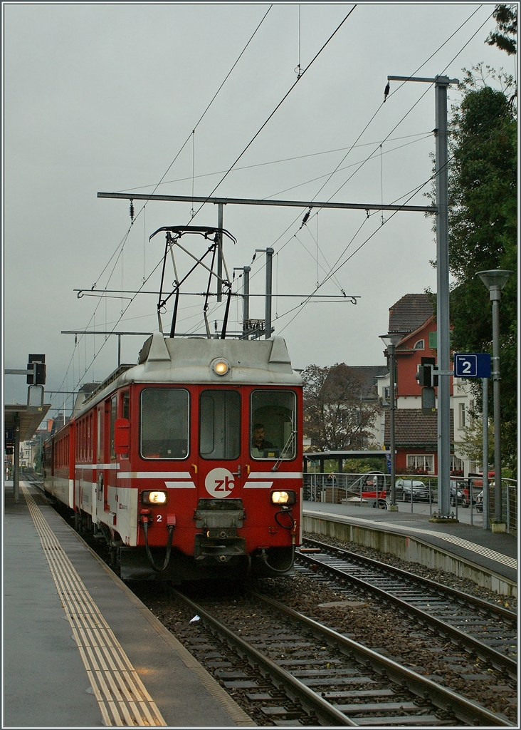 Ein IR von Engelberg nach Luzern beim Halt in Stans. 
18. Okt. 2010 