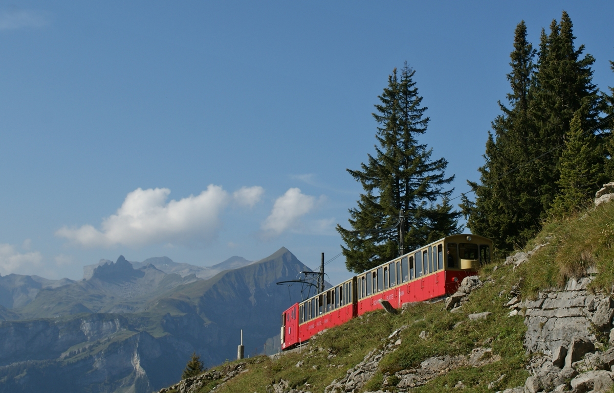 Ein Schyniggeplate Zug auf der Fahrt zur Bergstation.
10. Sept. 2012