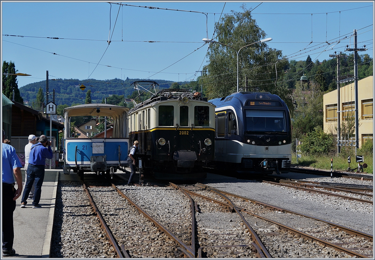 Eine kleine, zufällige Fahrzeugparade in Blonay: Der Dino-Lugnao Sommerwagen N° 21 , die MOB FZe 6/6 2002 und der MVR ABeh 2/6 7501 in Blonay.
12. August 2018