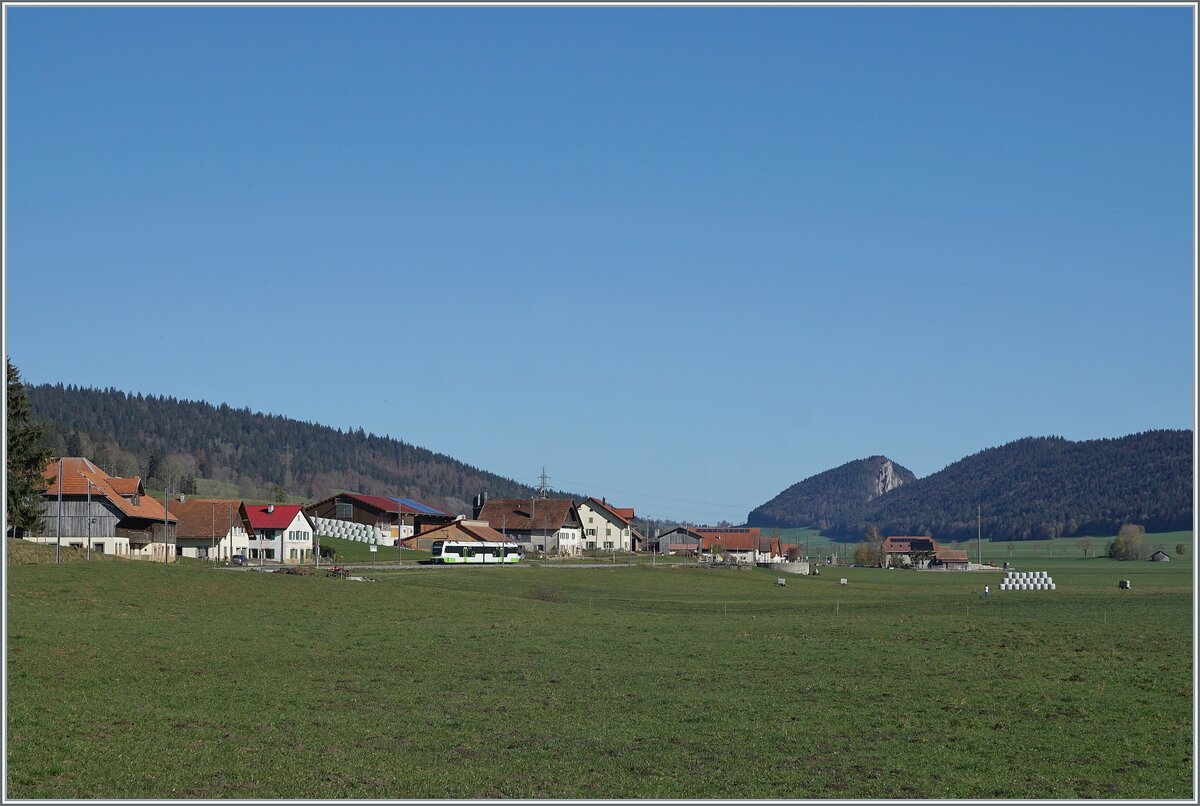 Einer der beiden neuen ABe 4/8 ist bei Les Coeudres unterwegs.

28. Okt. 2024