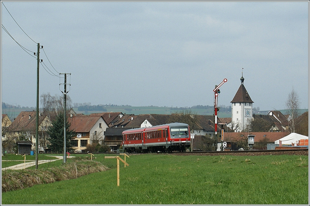 Entgegen dem ersten Eindruck, dieses Bild entstand in der Schweiz, an der Badischen Hauptbahn im Klettgau bei Neunkirch.
8. April 2010