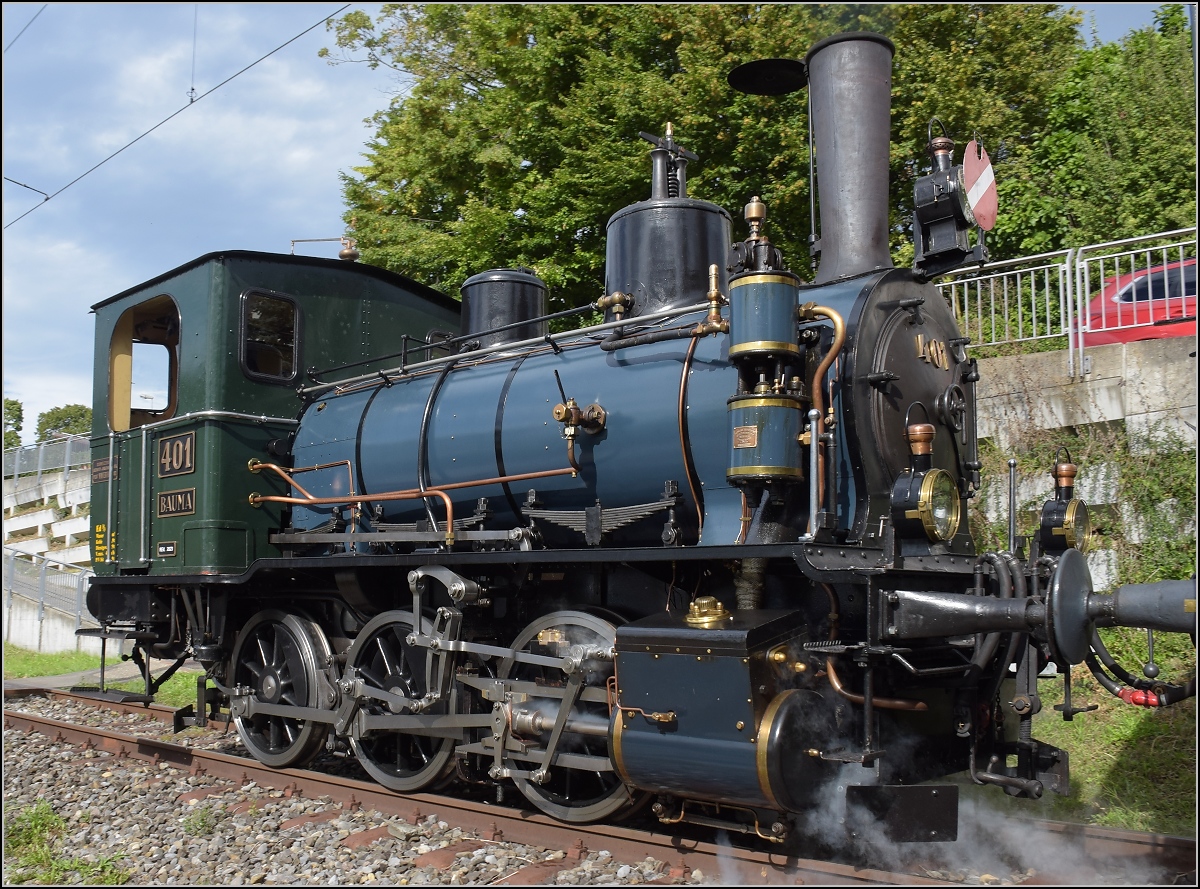 Fahrtag DVZO mit 120-jähriger Lady.

Ed 3/3 401 'Bauma' in Hinwil. Oktober 2021.
