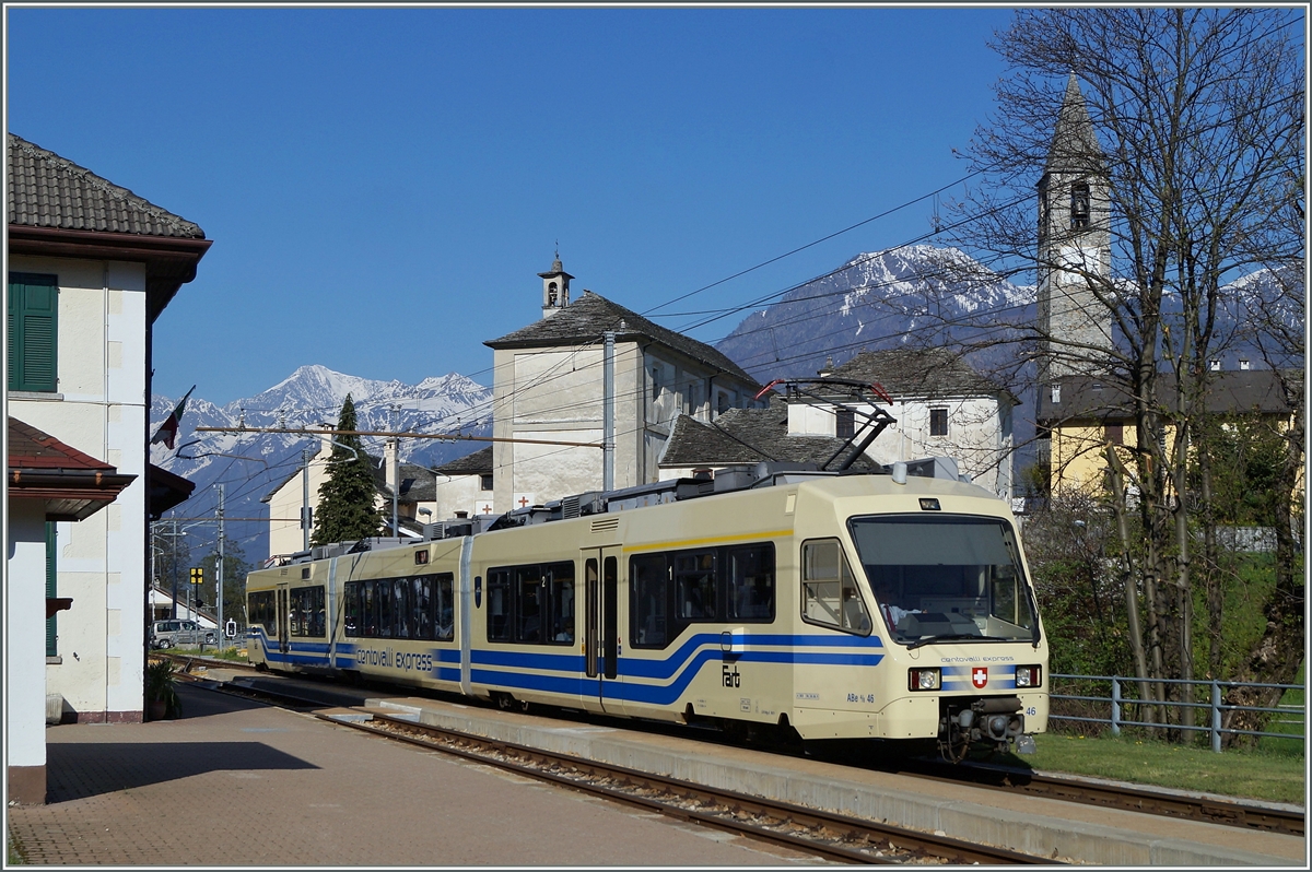 FART ABe 4/8 46  Centovalli Express  auf der Fahrt von Domodossola nach Locarno beim Halt in Trontano. 
14. April 2014 