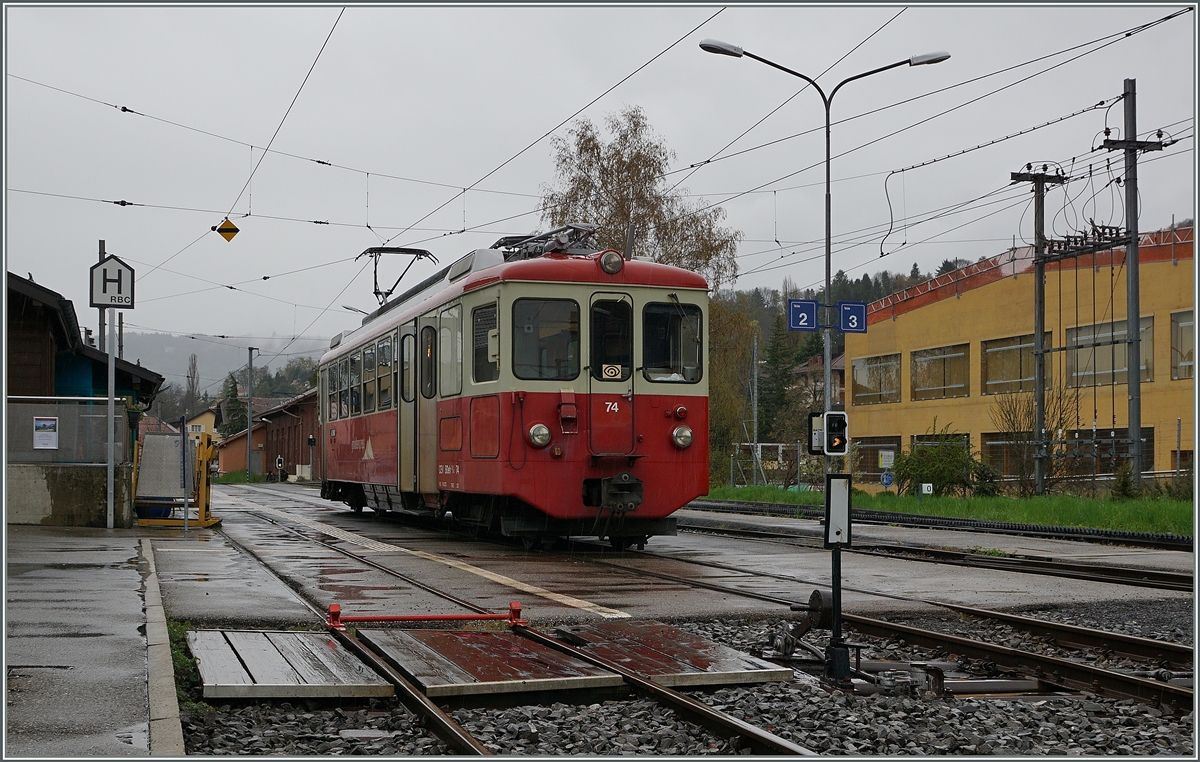 Für die Eherengäste zur offizielne Inbetriebnahme der MVR  SURF  Züge wurde im BDeh 2/4 74 ein Apero serviert. 
13. April 2016