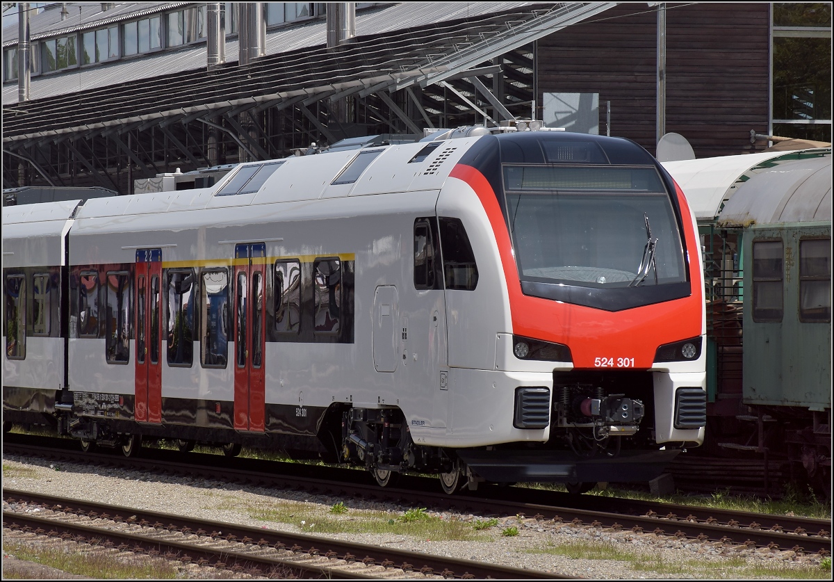 Ganz frisch aus der Fabrik. Sechsteiliger Flirt 3 RABe 524 301 für die TiLo in Konstanz. August 2019.