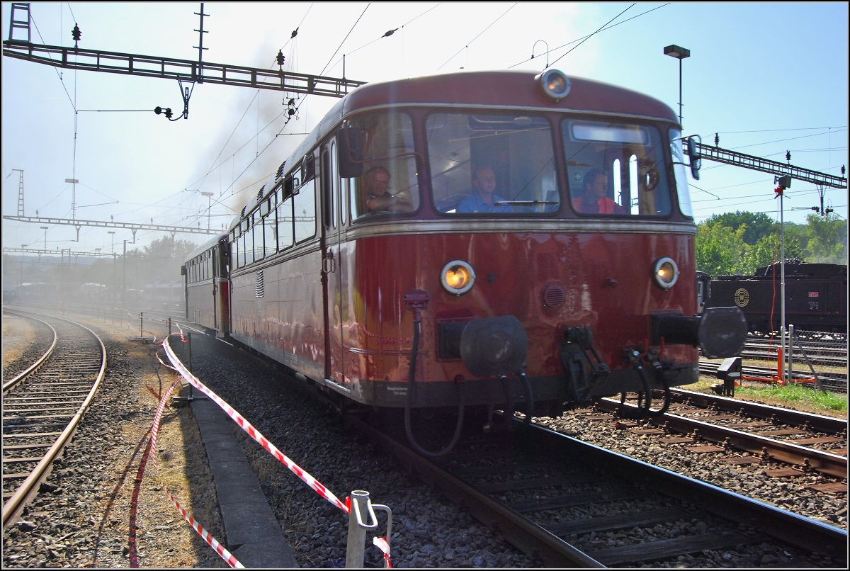 Grenzverkehr Waldshut-Koblenz. Zum 150-jährigen Streckenjubiläum verkehren wie einst der Uerdinger Schienenbus 796 739 und Beiwagen 996 701. August 2009. <A href= http://www.dampflokmuseum.de/das-museum/exponate/sonstige/schienenbus-796-739-i/ >Mehr Infos über diesen Triebwagen</A> gibt es beim <A href= http://www.dampflokmuseum.de/ >DDM</A>.