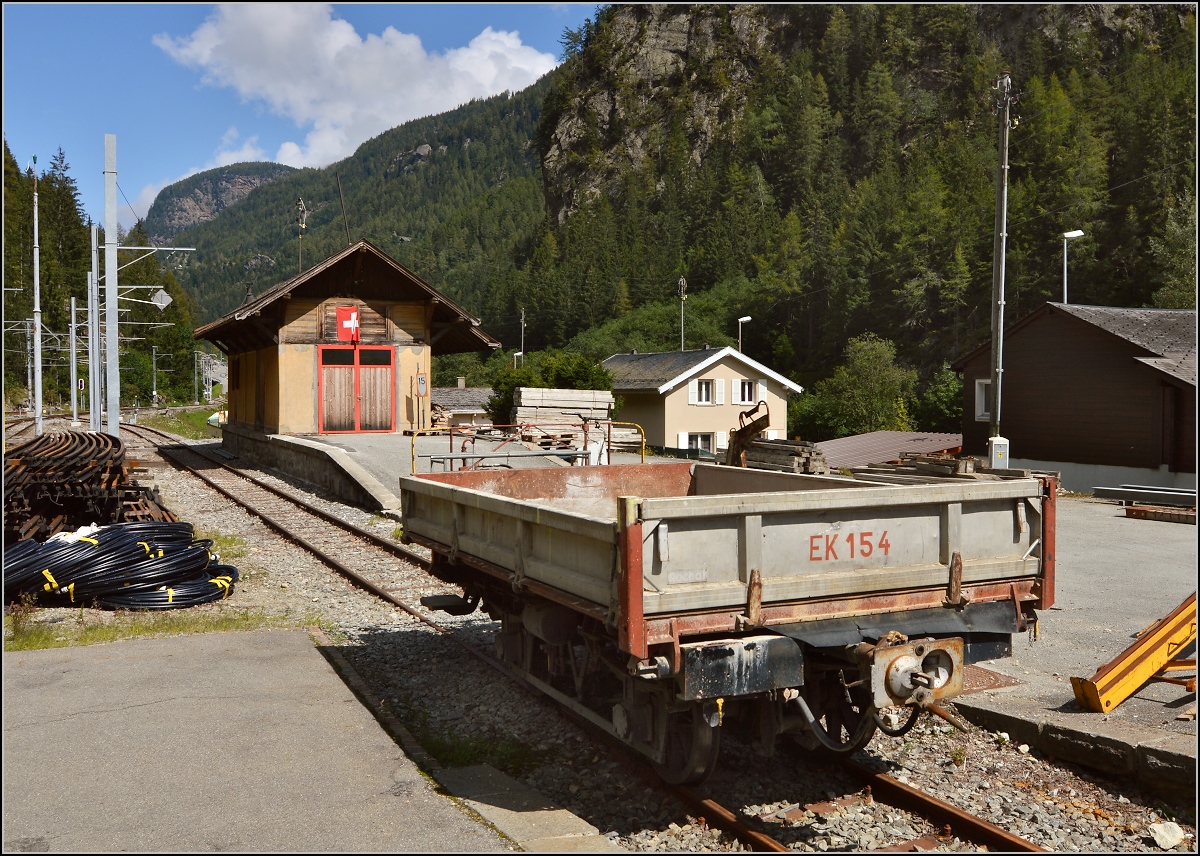 G�terwagen EK 154 im Bahnhof Le Ch�telard. August 2014.