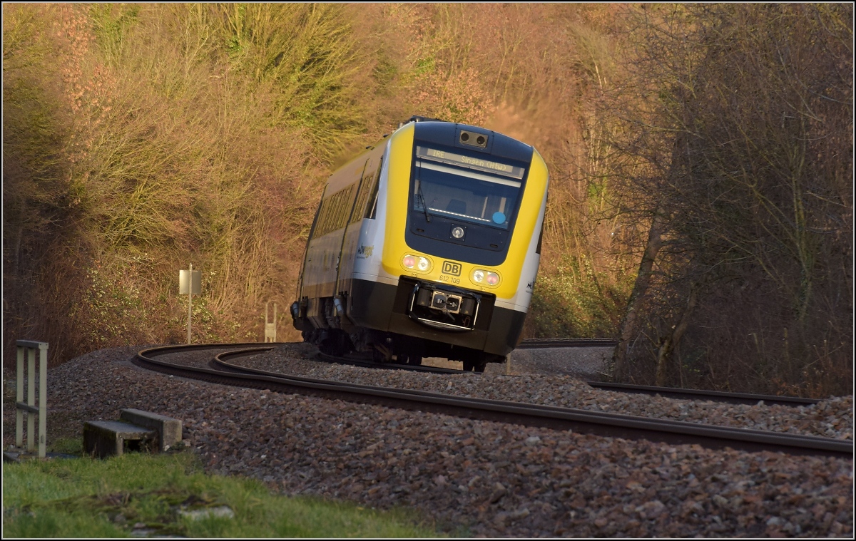 Heiligabend am Hochrhein. Aus Schweizer Sicht der IR Basel-Schaffhausen. 612 171 und 612 109 als IRE 3069 Basel-Singen bei Karsau, Dezember 2018.