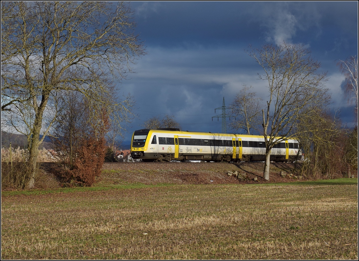 Heiligabend am Hochrhein. Aus Schweizer Sicht der IR Basel-Schaffhausen. 612 153 als IRE 3068 Singen-Basel bei Herten, Dezember 2018.