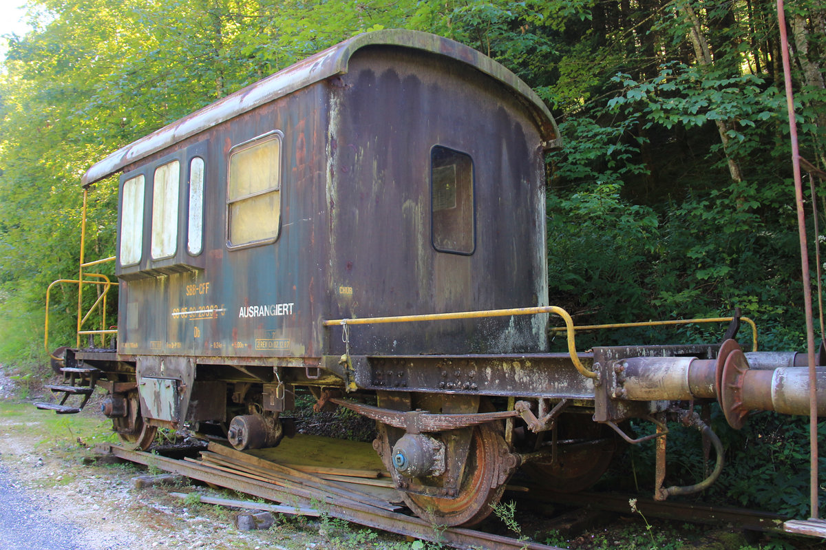 Hier steht noch ein unrestaurierter  Sputnik  entlang der Strecke. Nr. 60 85 99-29 392. 11.August 2018