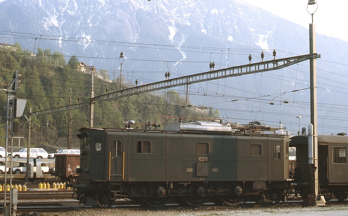 Im Mai 1980 war Ae 3/5 10219 noch vor den Autoz�gen durch den Simplontunnel eingesetzt