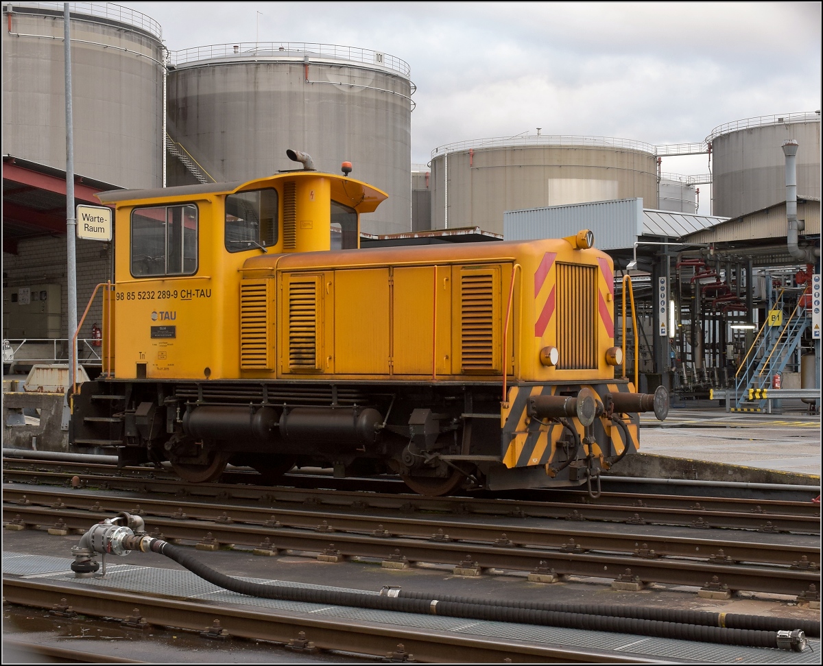 Im Tanklager Auhafen versieht Tm IV 98 85 5 232 289-9 CH-TAU den Dienst. Diese Lok wurde von der SLM an die SBB geliefert. Muttenz, Februar 2020.