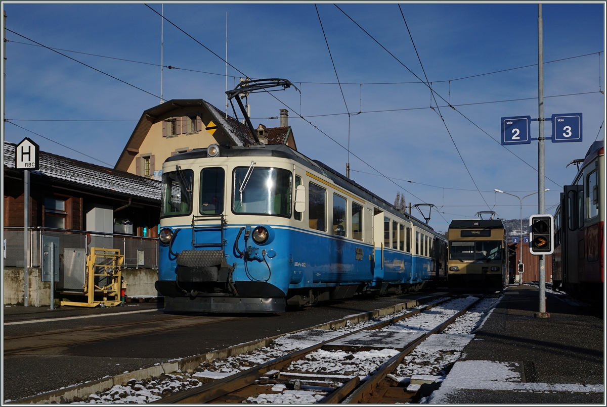 Im Winter verkehrt für die Schülergruppen von Vevey die in Château d'Oex Wintersport in bestimmente Wochen montags bis freitags ein Extrazug. In der Regel übernimmt ein MOB ABDe 8/8 dieser Aufgabe. Hier der ABDE 8/8 2002 in Blonay.
7. März 2016