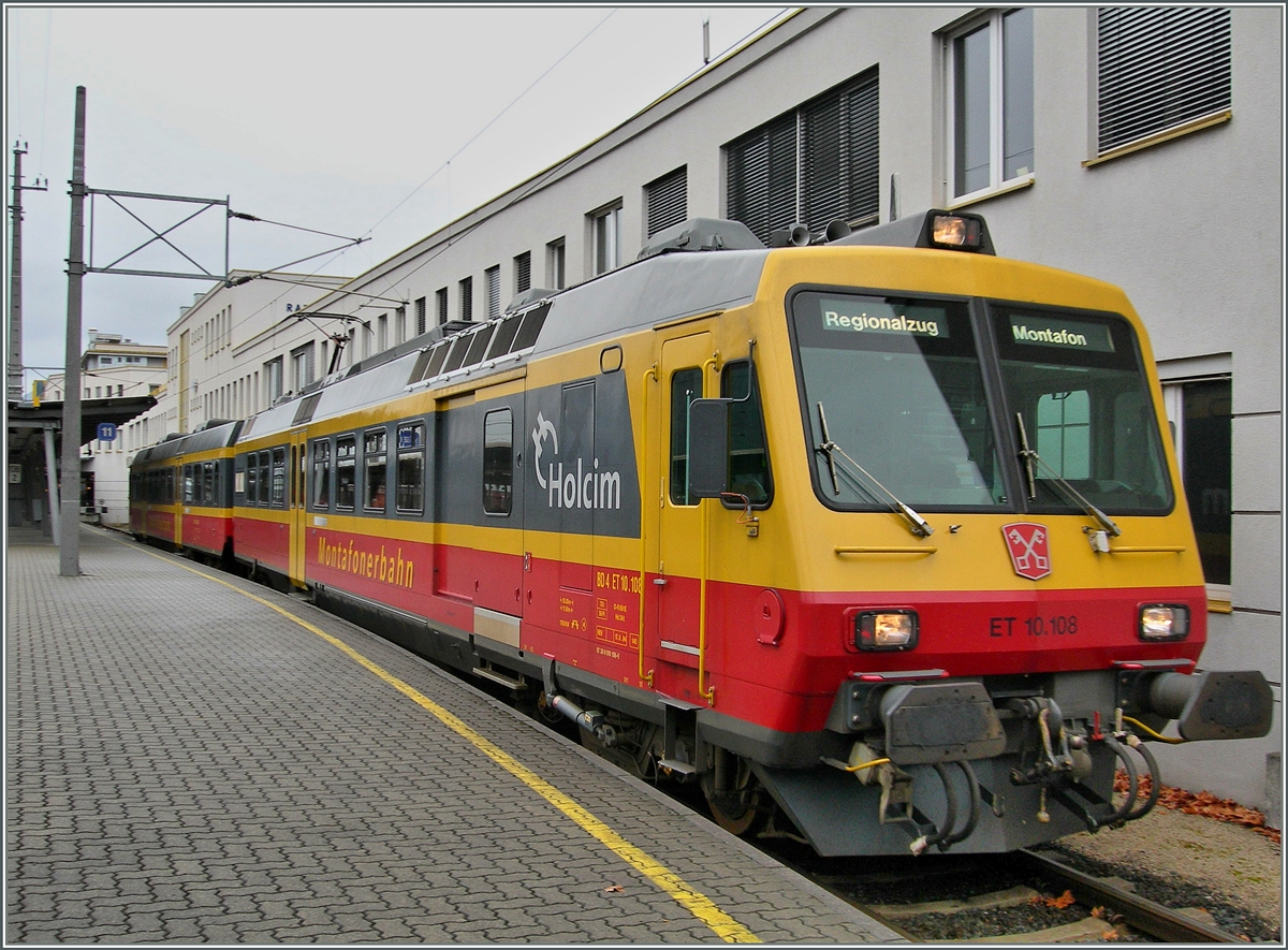 in Bludenz vermittelt die Montafornerbahn Anschluss nach Schruns. Hier wartet der ET 10.108 (mit dem SBB  NPZ baugleich) auf Anschlussreisende. 
12. Jan. 2007