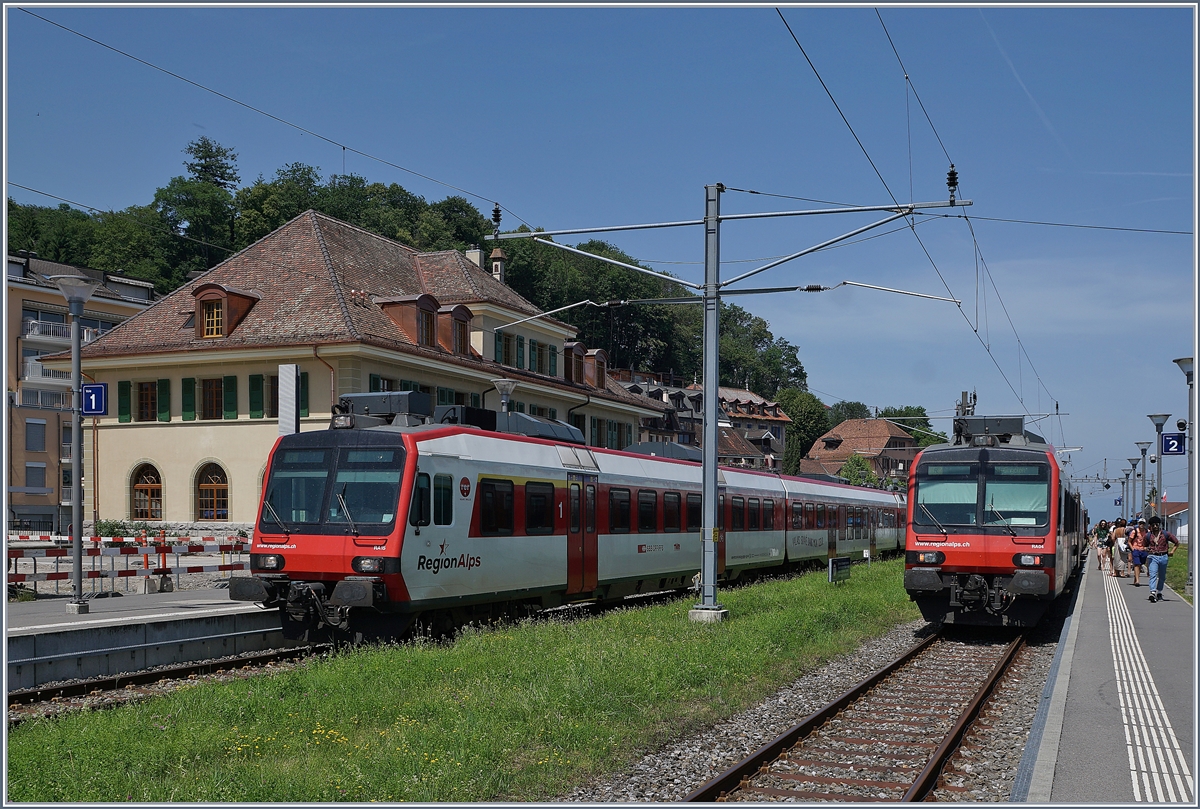 In Bouveret kreuzen sich die Region Alps Regionalzüge Regional St-Gingolph - Brig, so dass im nahen St-Gingolph eine recht beträchtliche Wendezeit resultiert. 

25. Juni 2019
