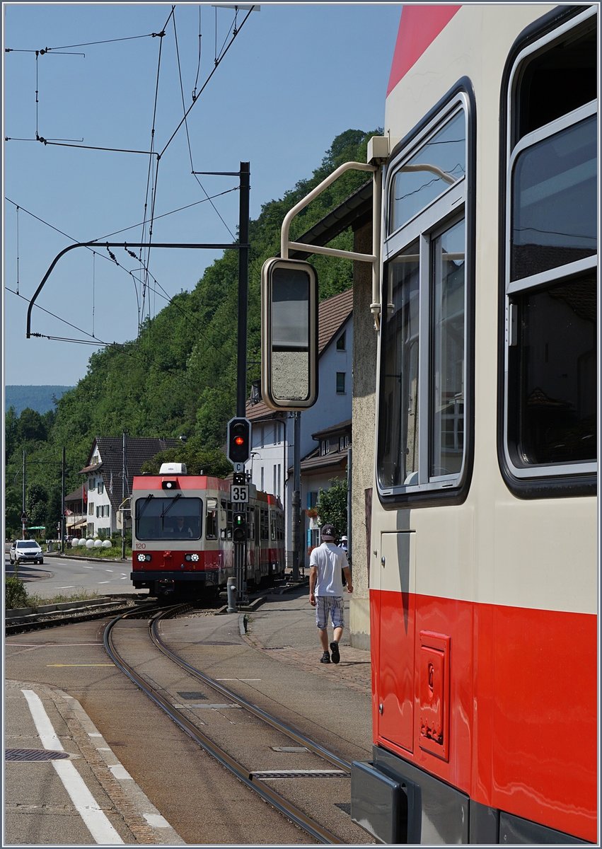 In Hölstein kreuzen sich die halbstündlich verkehrenden Waldenburger Bahn Züge.
22. Juni 2017