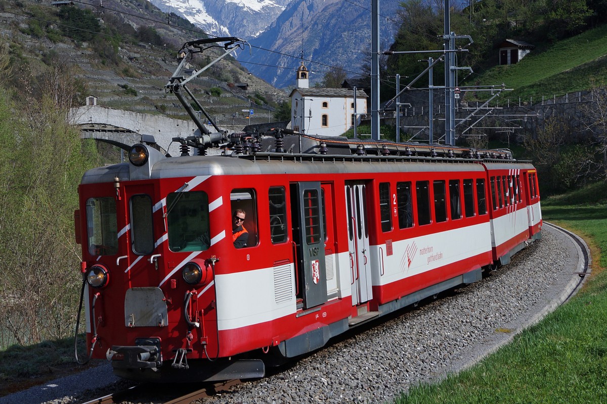 JAHRESRUECKBLICK 2014
von Walter Ruetsch
APRIL
MGB/BVZ: ABDeh 8/8 2042  VISP  auf Abschiedsfahrt mit den B 2273 und 2269 zwischen Visp und Stalden am 12. April 2014.