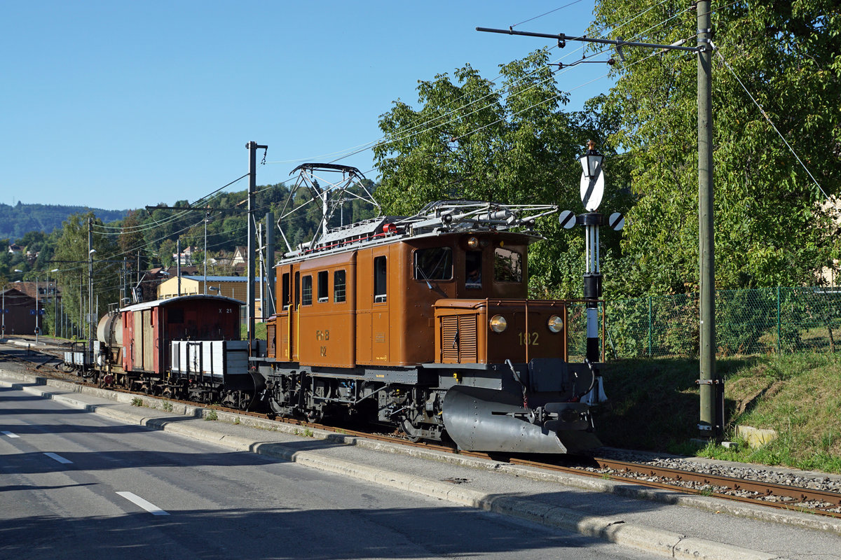 JAHRESRÜCKBLICK 2018
von Walter Ruetsch
Serie Nr. 3
Vom Anfang bis zum Ende der Saison 2018 feierte die Blonay-Chamby-Bahn sein 50 jähriges Bestehen mit einem sehr interessanten und abwechslungsreichen Programm.
Güterzüglein mit der Ge 4/4 182 in Blonay am 8. September 2018. Vor meiner Rückreise in die Deutschschweiz habe ich diesen herrlichen Zug zusammen mit meinem guten Kollegen Stefan Wohlfahrt genossen.
