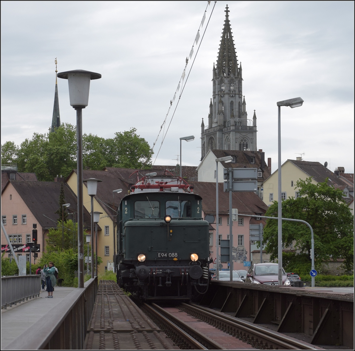 Krokodilalarm am See.

Rückfahrt 194 088 auf der Konstanzer Rheinbrücke. Mai 2022. 