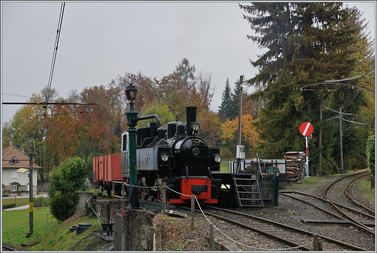 La DER 2021 du Blonay-Chamby - Auf der Fahrt von Blonay nach Chamby bei Durchfahrt in Chaulin konnte die G 2x 2/2 105 fotografiert werden. 

30. Oktober 2021