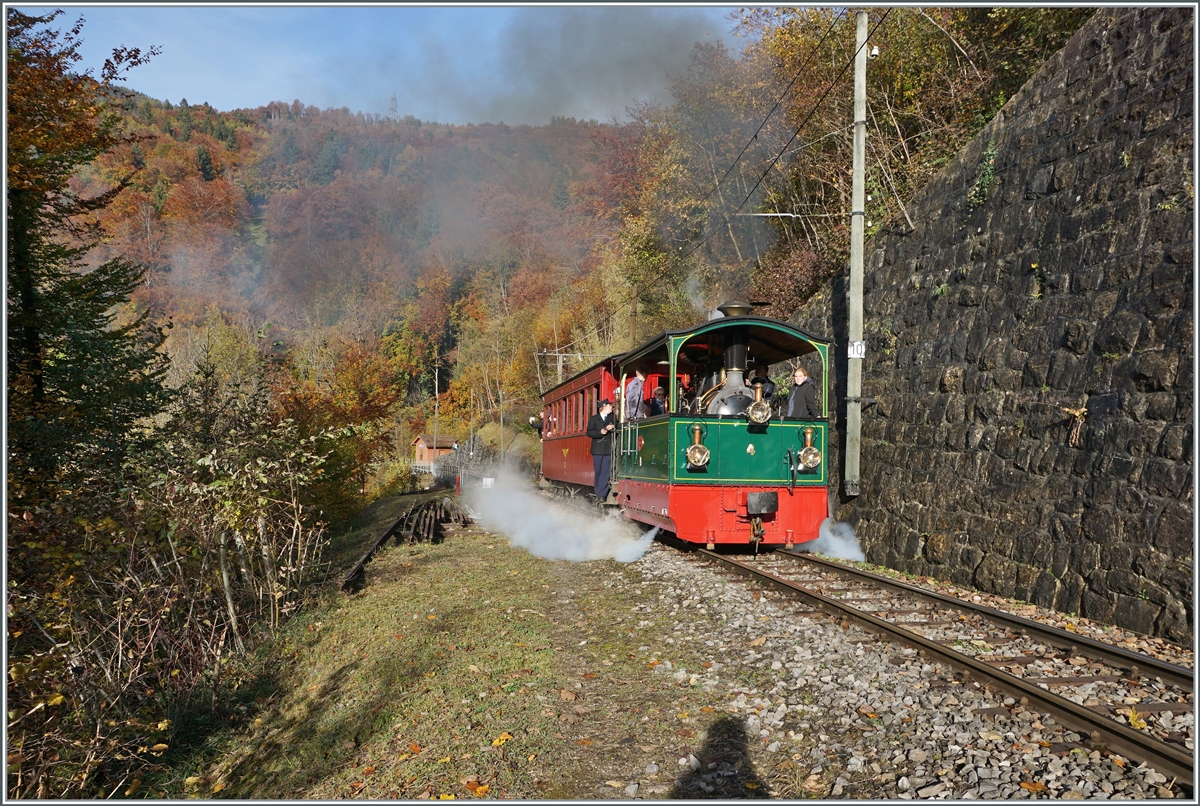  La DER 2021  (Saison Abschluss 2021) der Blonay Chamby Bahn mit dem G 2/  N° 4  Rimini  in der Baye de Clarens Schlucht auf dem Weg nach Chamby. 

31. Okt. 2021


