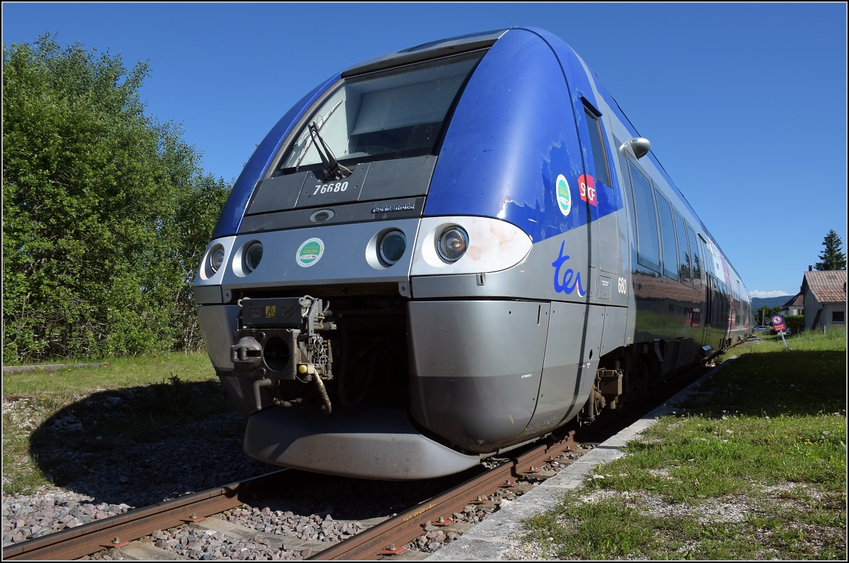 Ligne des Horlogers.

X 76679/80 bei Anfahrt auf Gilley. Juni 2022.