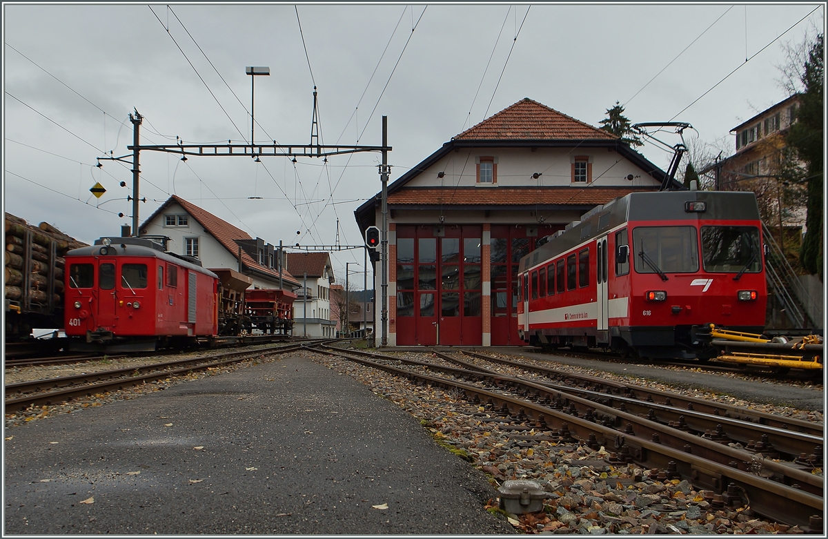 Links die CJ-Lok Gem 4/4 401 rechts ein ex FW Be 4/4 in Tramelan.
17. Nov. 2014