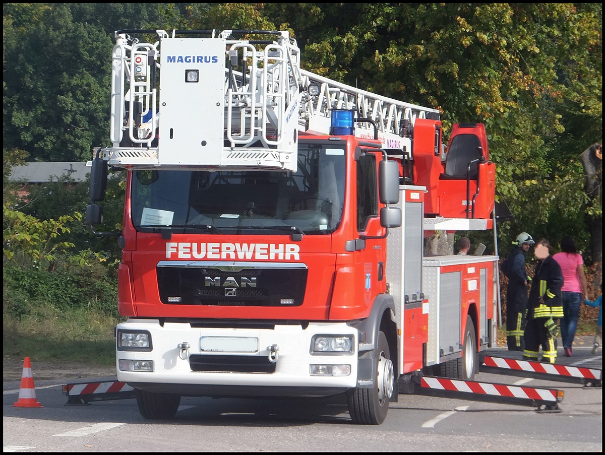 MAN TGM (Magirus Aufbau) als Sassnitzer Drehleiter in Sassnitz.
