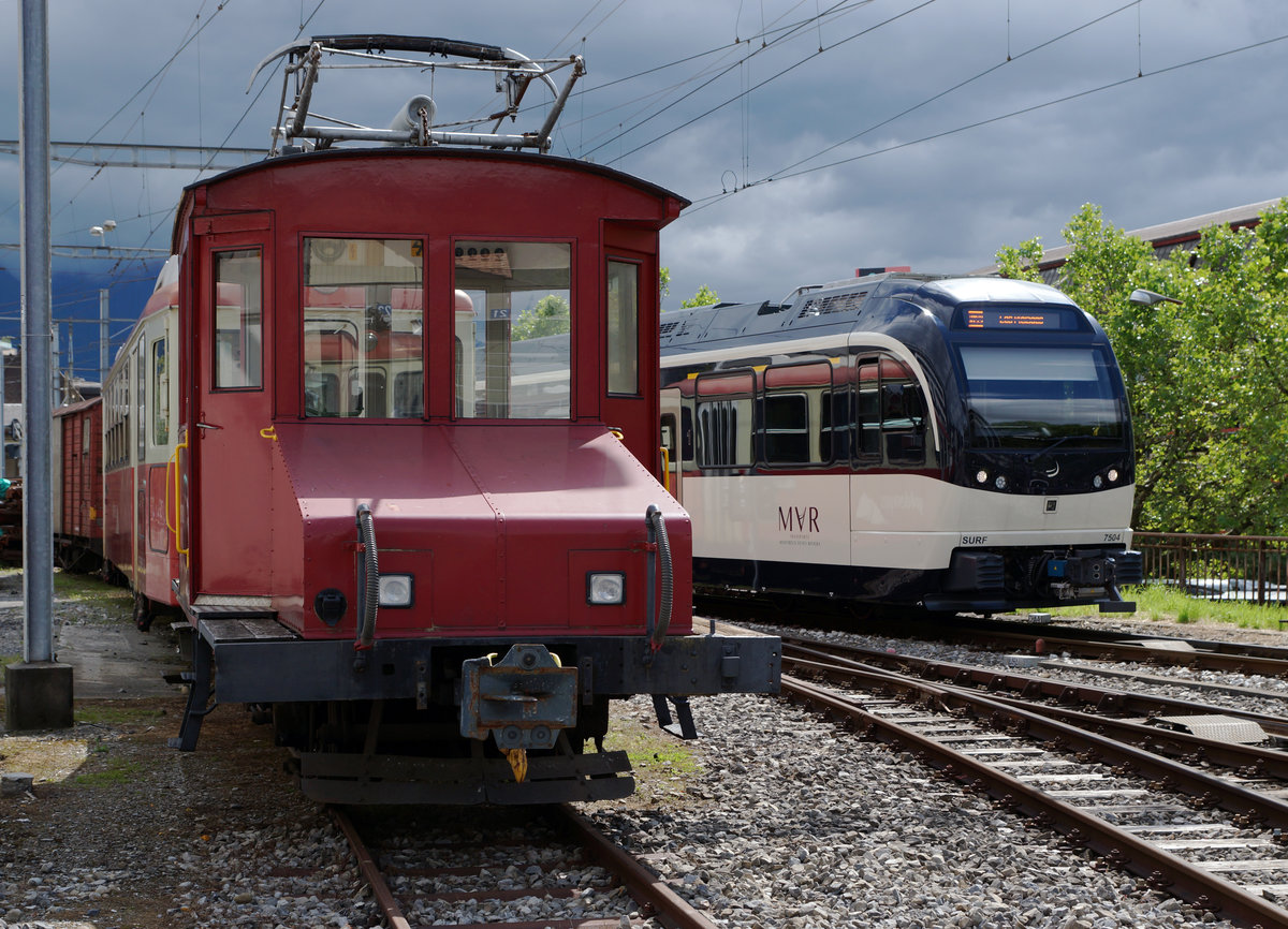 MVR/CEV: Seit der Inbetriebnahme der neuen ABeh 2/6 SURF-FLOTTE stehen mehrere Fahrzeuge der ältern Generationen  ARBEITSLOS  auf den Abstellgeleisen in Vevey. Aufnahme vom 19. Juni 2016.
Foto: Walter Ruetsch
