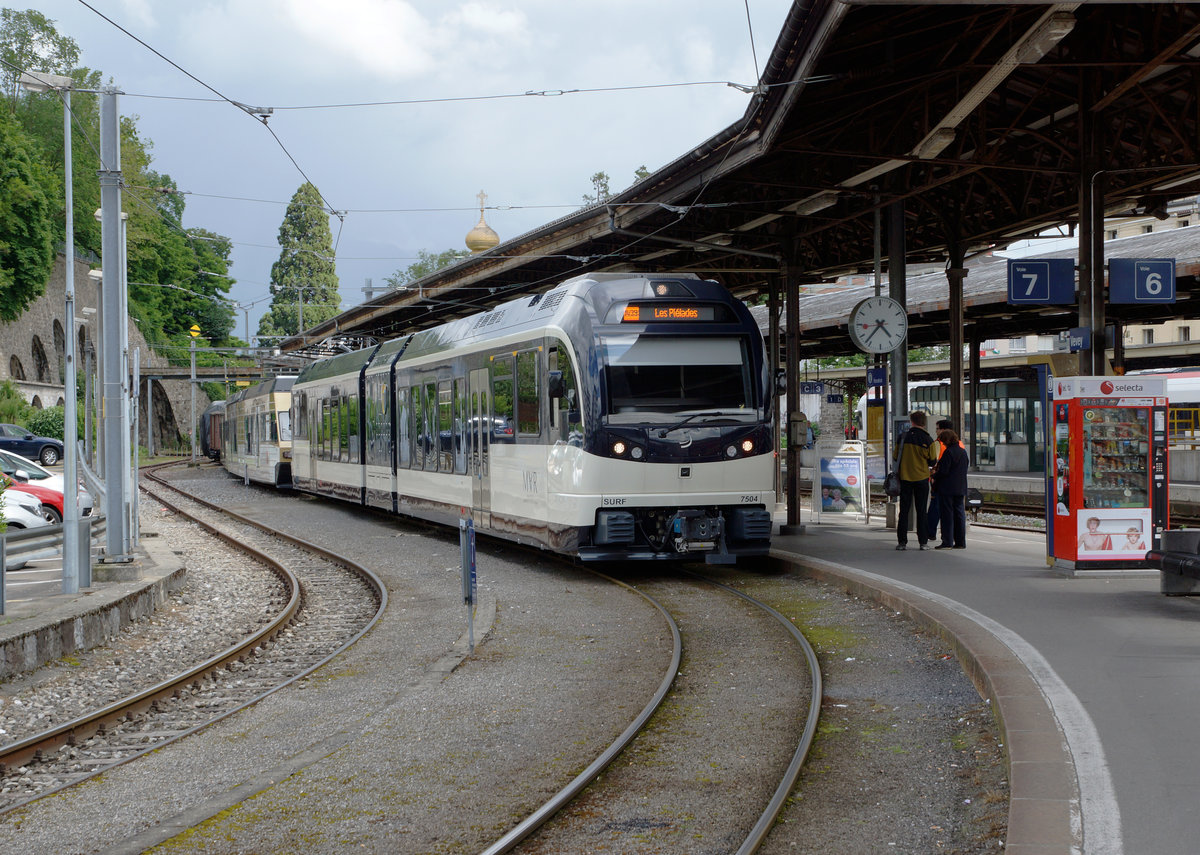 MVR/CEV: Seit der Inbetriebnahme der neuen ABeh 2/6 SURF-FLOTTE stehen mehrere Fahrzeuge der ältern Generationen  ARBEITSLOS  auf den Abstellgeleisen in Vevey.
Be 2/6 (7001-7004) in Vevey am 19. Juni 2016.
Foto: Walter Ruetsch
